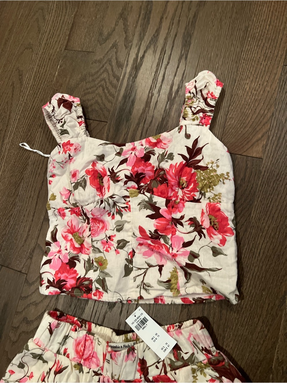 Abercrombie & Fitch White Floral Crop Top with Pink & Red Flowers